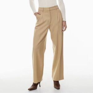 ARITZIA Effortless Tan Women's Pants 4 Short